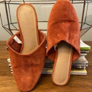 Universal Thread Rust Color Suede Mule Size 6.5